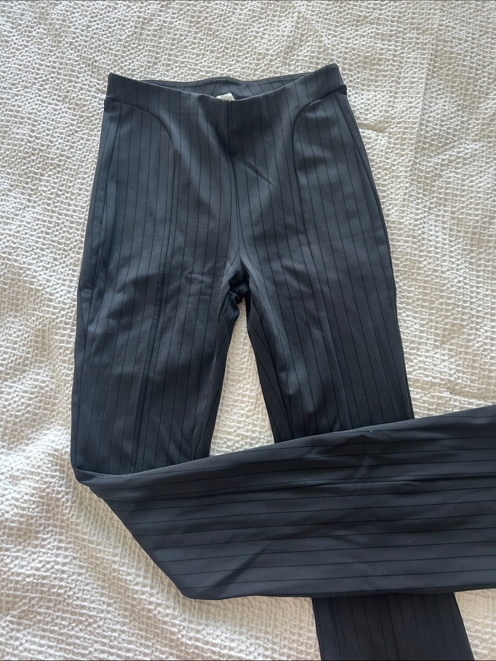 ALO Yoga Women’s Black Pinstripe Tapered Yoga Pants